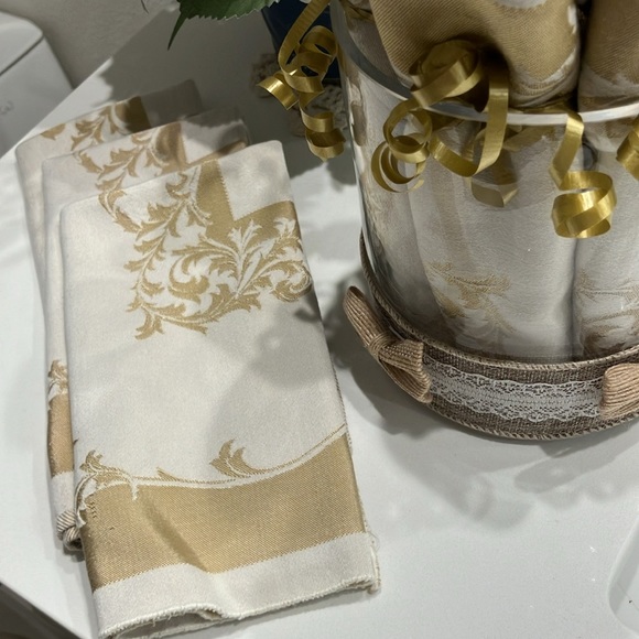 Antique/Vintage House Warming Gift of 12 Polyester Napkins Gold & Light Tan - Picture 8 of 9